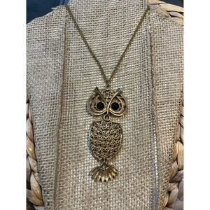 VTG Sarah Coventry Gold Tone Articulated Filigree Owl Pendant Necklace Black Eye